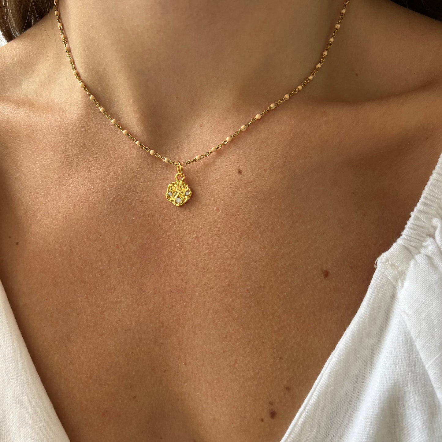 Base Sandy Dots Necklace