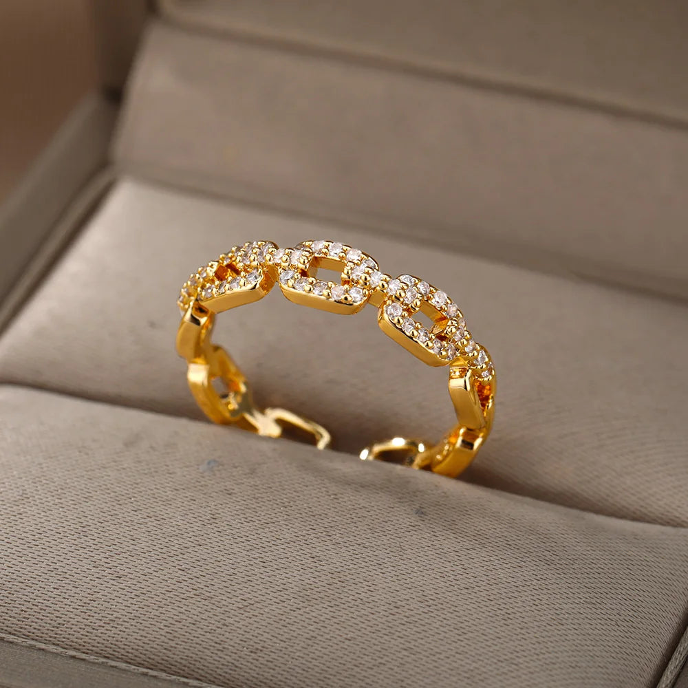 Valén – Elegant Twist Chain Ring with Sparkling Zircon