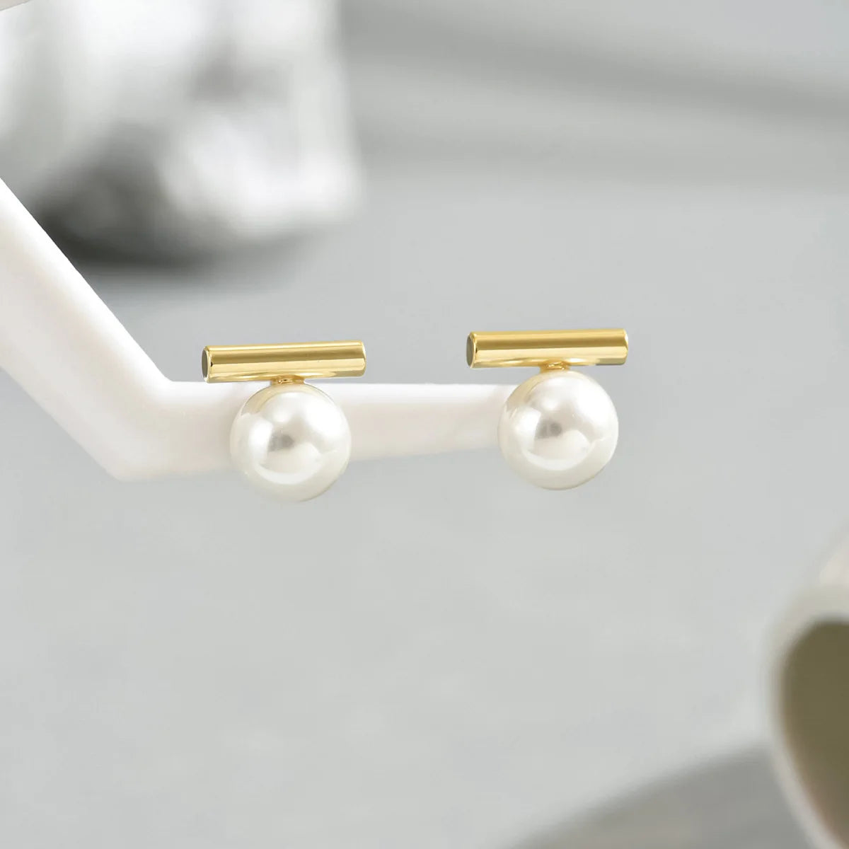 Valén Simple Imitation Pearl Stud Earrings
