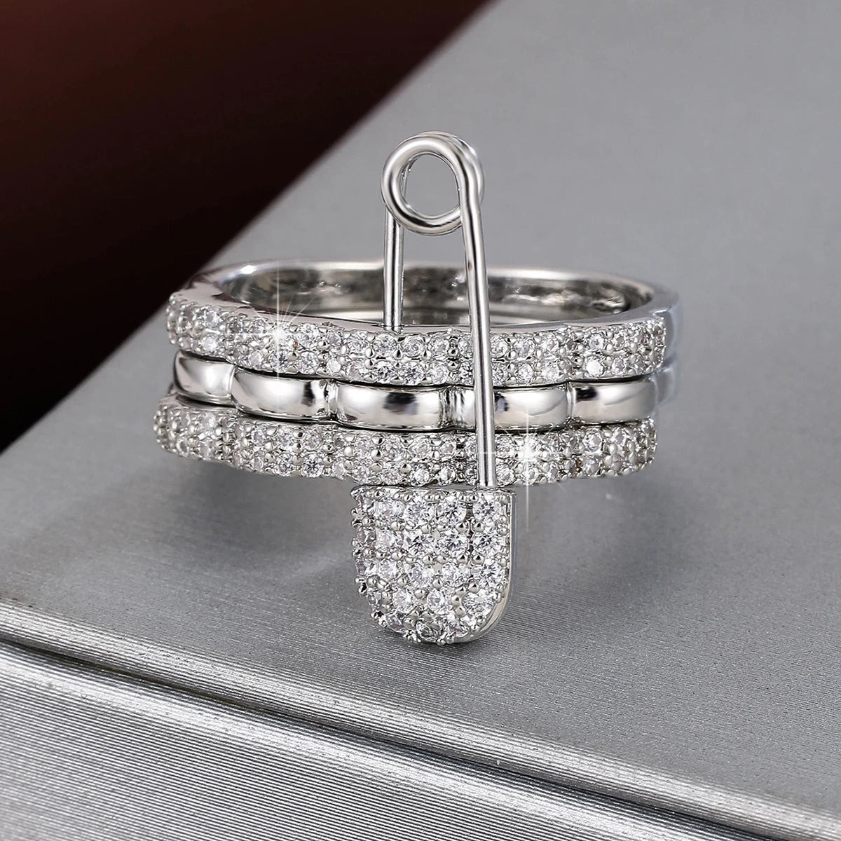 Valén – Modern Luxury in a Detachable Three-Layer Design