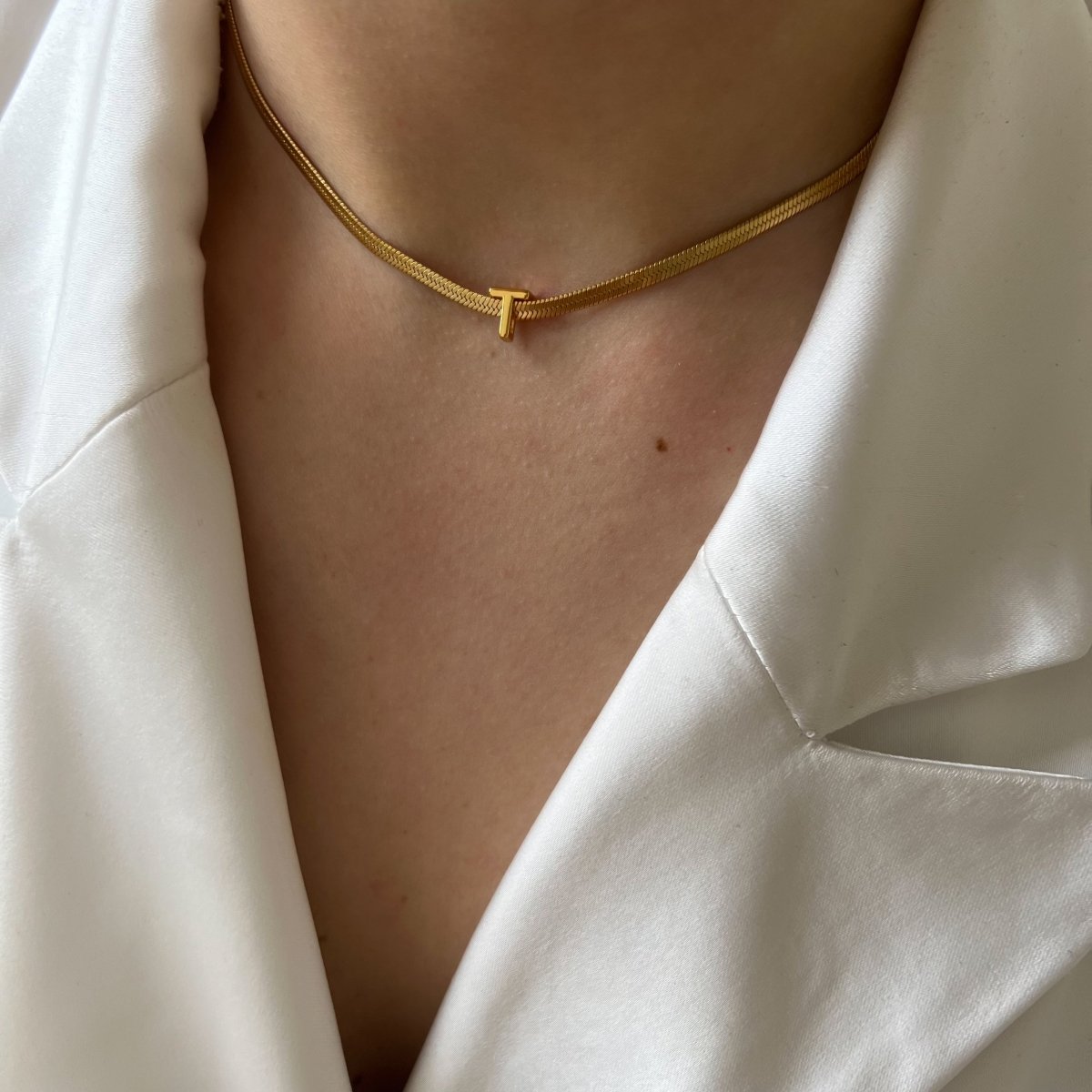 Flat Initial Choker